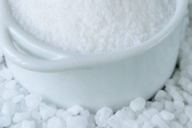 Tại sao bạn nên ăn ít muối?