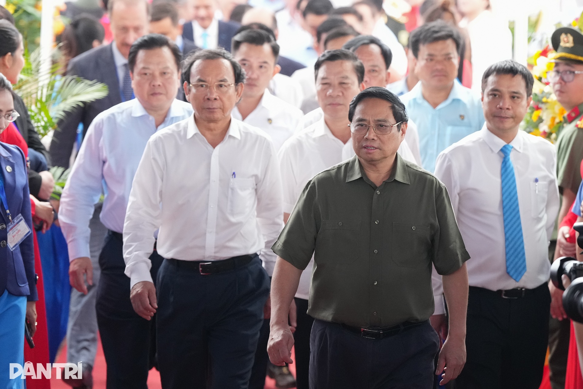 Công nhân, kỹ sư háo hức ngày khởi công nhà ga sân bay lớn nhất Việt Nam - 10 Công nhân, kỹ sư háo hức ngày khởi công nhà ga sân bay lớn nhất Việt Nam - 10