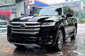 Land Cruiser LC300 HEV đầu tiên về đại lý, giá lăn bánh hơn 6 tỷ đồng