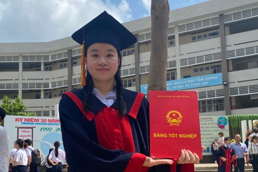 Nữ thủ khoa khối A00 đạt điểm 10 môn hóa: Em luyện đề nhiều lắm! - 2 Nữ thủ khoa khối A00 đạt điểm 10 môn hóa: Em luyện đề nhiều lắm! - 2