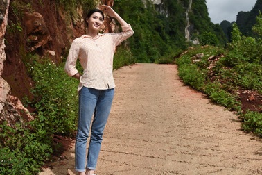 Lương Thùy Linh khánh thành dự án nhân ái “Đắp đường xây ước mơ”