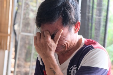 Người cha nghèo chới với trong hố sâu tuyệt vọng, rao bán nhà cứu con