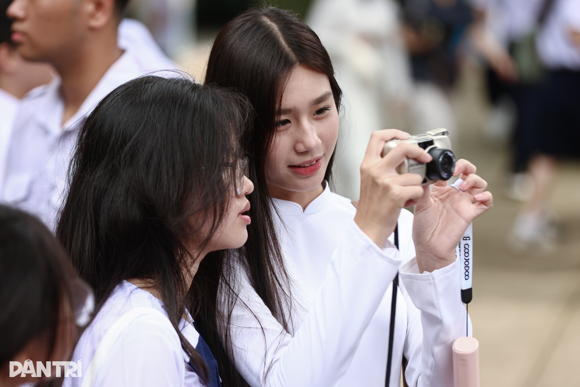 Nữ sinh Sài Thành thướt tha áo dài trắng trong ngày khai giảng - 8