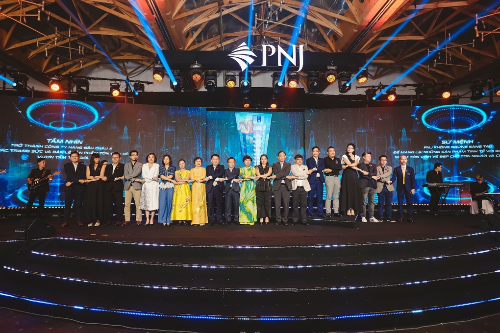 PNJ và hành trình 35 năm Giữ trọn niềm tin - Tôn vinh vẻ đẹp - 4 PNJ và hành trình 35 năm Giữ trọn niềm tin - Tôn vinh vẻ đẹp - 4