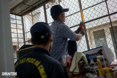 Lực lượng chức năng TPHCM vận động người dân phá "chuồng cọp", mở lối thoát