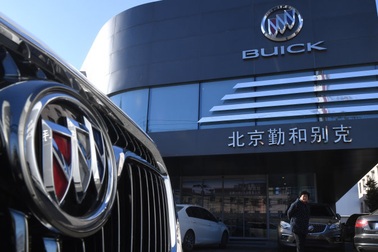 Chiến tranh thương mại với Mỹ, Trung Quốc chứng kiến doanh số ô tô sụt giảm kỷ lục