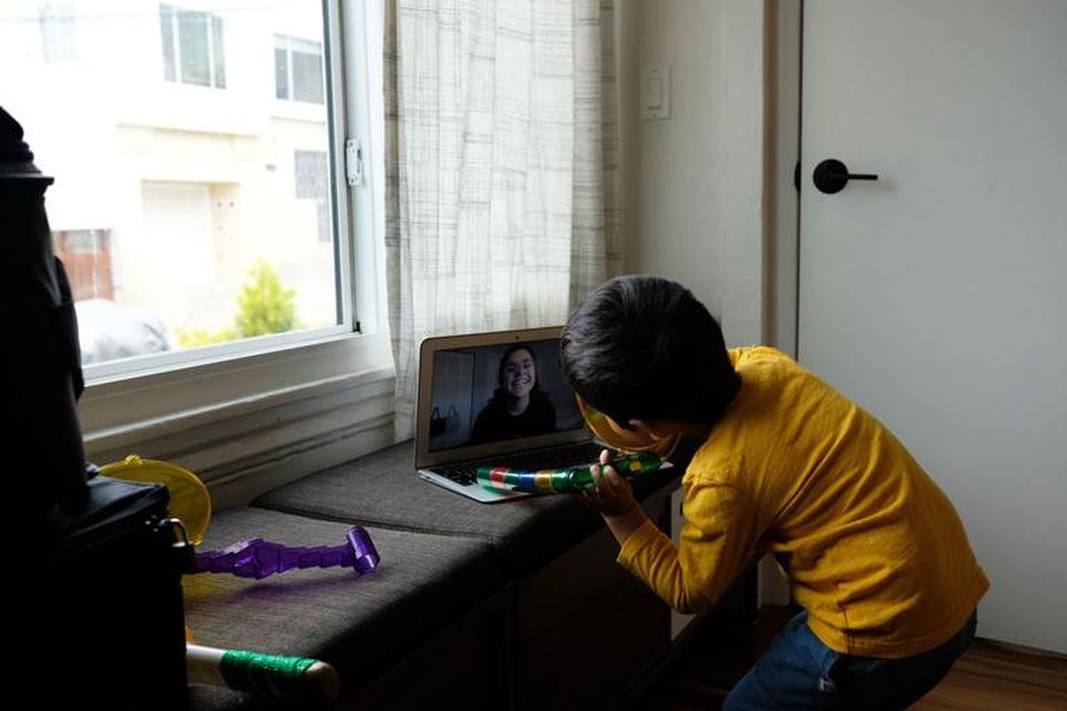 Dịch vụ trông trẻ qua Zoom, FaceTime nở rộ tại Mỹ trong dịch Covid-19 - 1 Dịch vụ trông trẻ qua Zoom, FaceTime nở rộ tại Mỹ trong dịch Covid-19 - 1