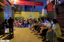 Đổi mới giáo dục và chuyện "mở mắt ra là thi", "xếp hàng thâu đêm xin học"