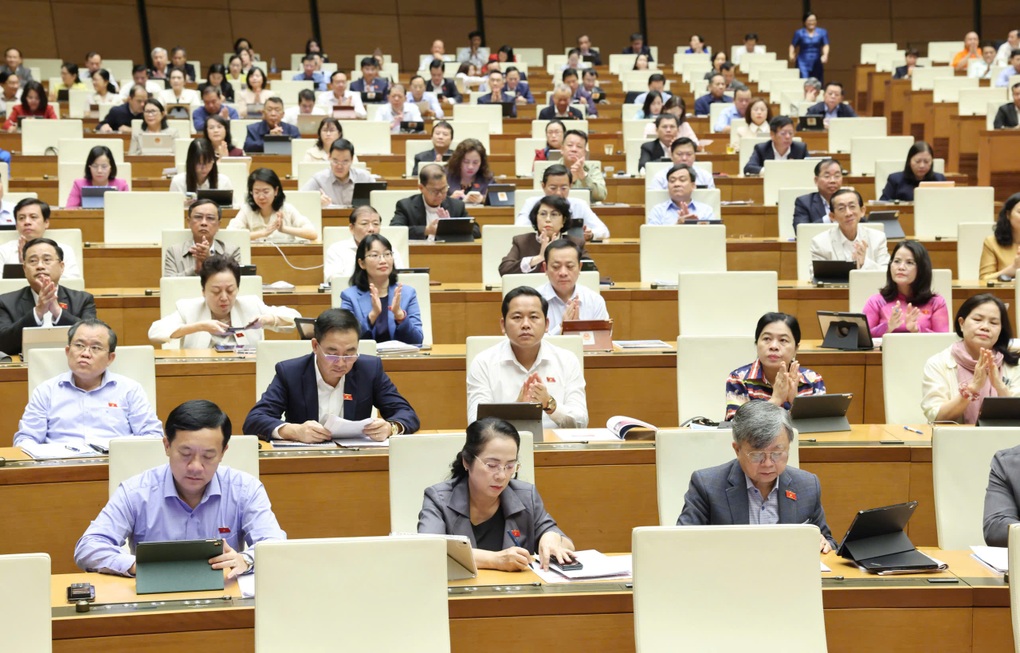 Quốc hội chốt mục tiêu tăng trưởng 2 con số, GDP đầu người đạt 5.500 USD - 3