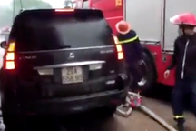 Vội đến mức nào mà tranh đường với xe cứu hoả?