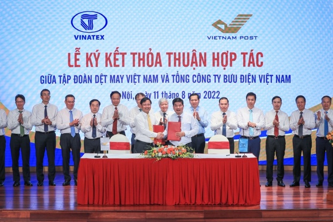 Vietnam Post ky TTHT voi VINATEX