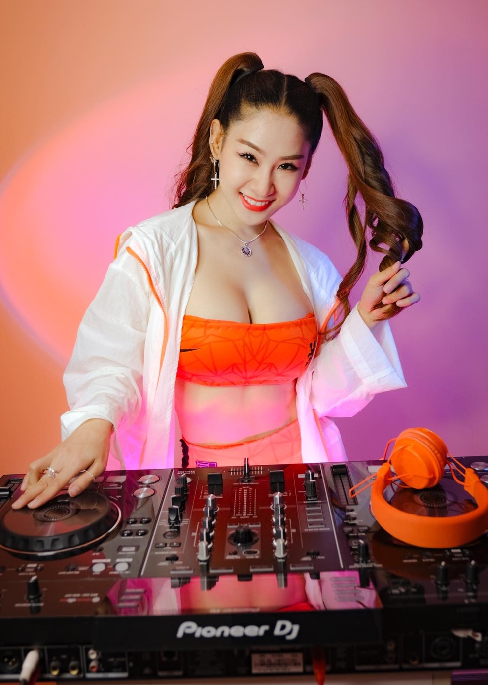 Tiktoker Triệu View Ngỏ Lời Cầu Hôn Dj Nóng Bỏng Ngay Khi Vừa Gặp | Báo Dân  Trí