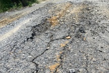 Đường hơn 70 tỷ đồng, nhiều lần đội vốn, chưa bàn giao đã hư hỏng