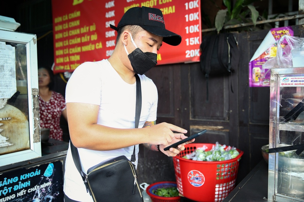 Tiệm cơm mẹ truyền, con nối thu 15 triệu đồng/ngày từ khi lên app - 2 Tiệm cơm mẹ truyền, con nối thu 15 triệu đồng/ngày từ khi lên app - 2
