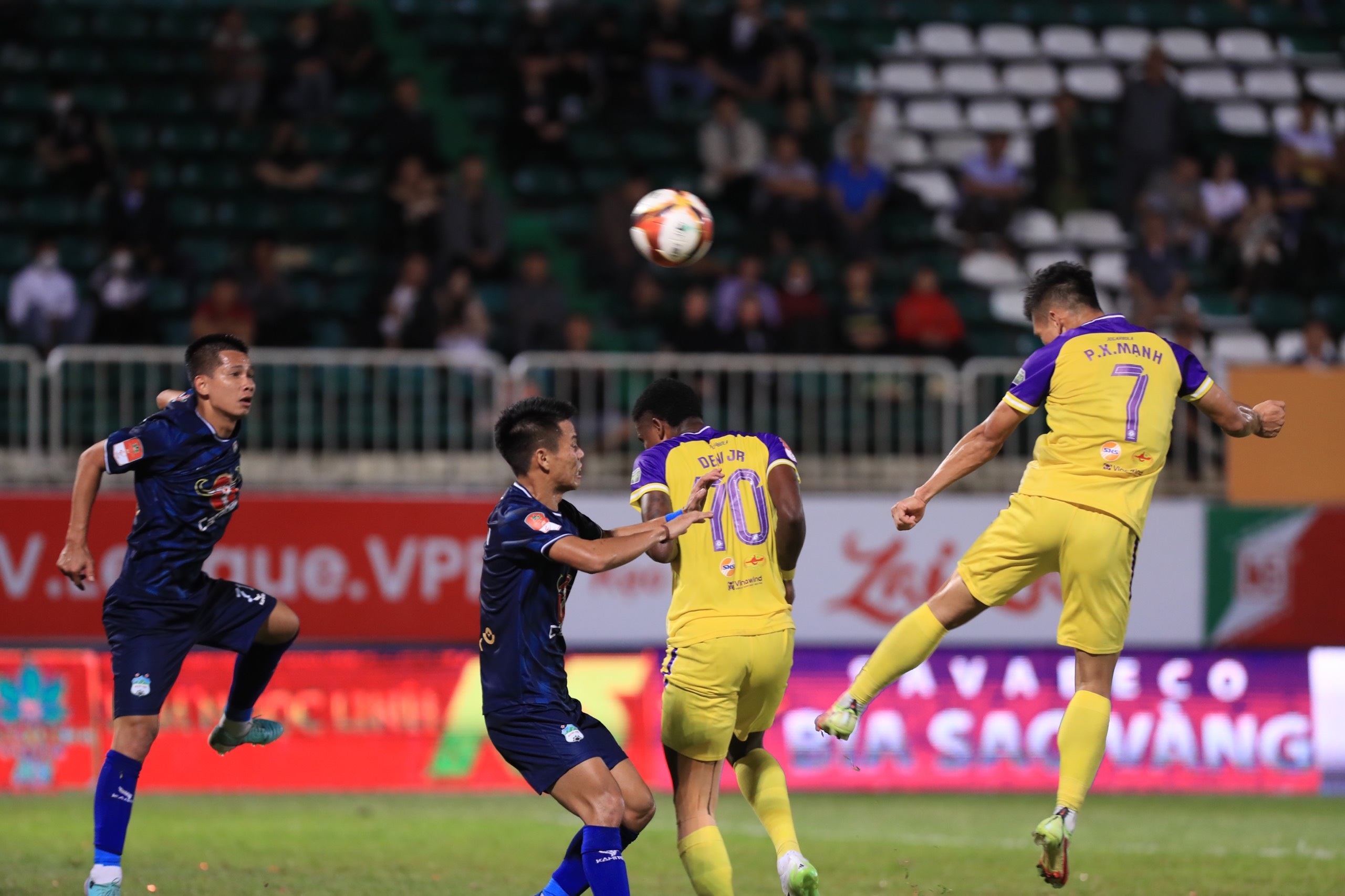 HA Gia Lai menang di laga pertama, Pelatih Kiatisuk bilang sesuatu yang mengejutkan - 2 HA Gia Lai thắng trận đầu tiên, HLV Kiatisuk nói điều bất ngờ - 2