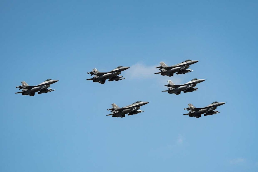 Ba Lan, NATO triển khai vũ khí bắn rơi vật thể bay xâm nhập không phận - 1 Ba Lan, NATO triển khai vũ khí bắn rơi vật thể bay xâm nhập không phận - 1