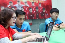 Văn Toàn cảm động trước sự chào đón của người hâm mộ