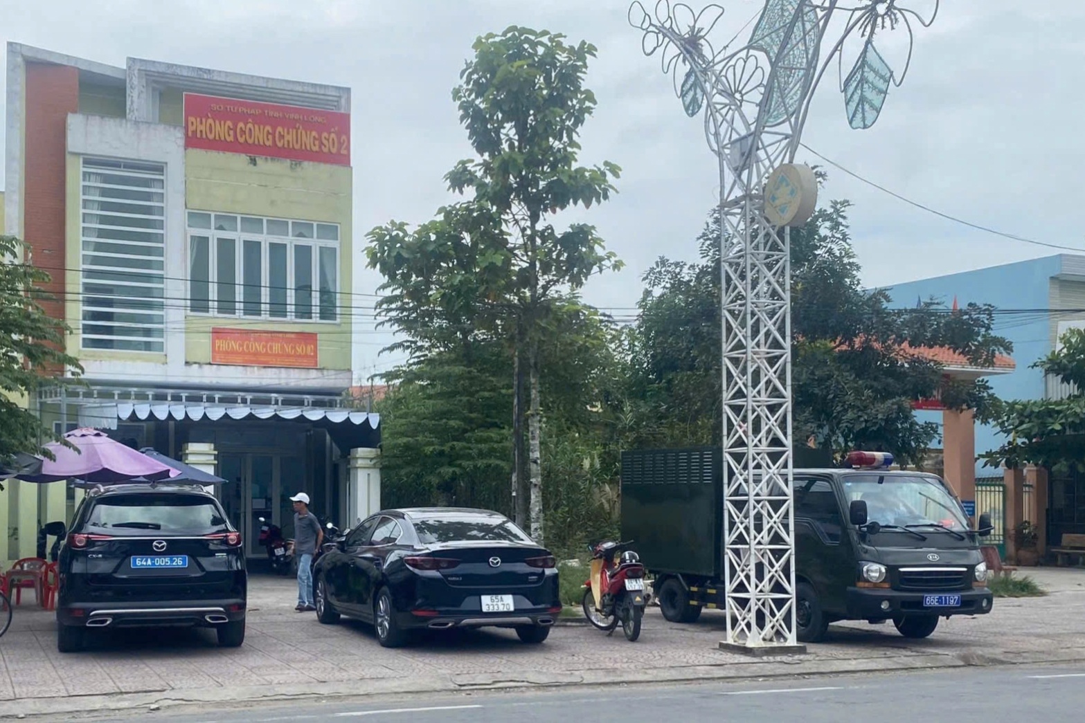 Penangkapan seorang manajer kantor notaris wanita di Vinh Long - 1 Bắt một nữ trưởng phòng công chứng ở Vĩnh Long - 1