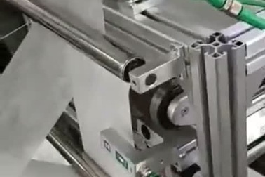 Chợ bán máy làm khẩu trang sôi động trong mùa dịch Covid-19