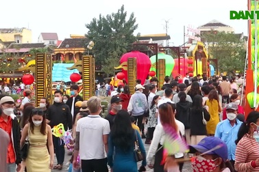 Hết kỳ nghỉ Tết, Hội An vẫn nhộn nhịp du khách