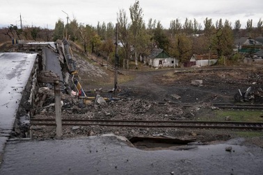 Nga khép vòng vây, áp sát thành trì chiến lược ở chảo lửa Donbass