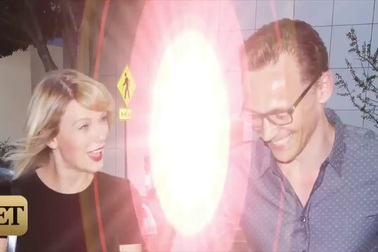 Taylor Swift đẹp đôi bên bạn trai Tom Hiddleston