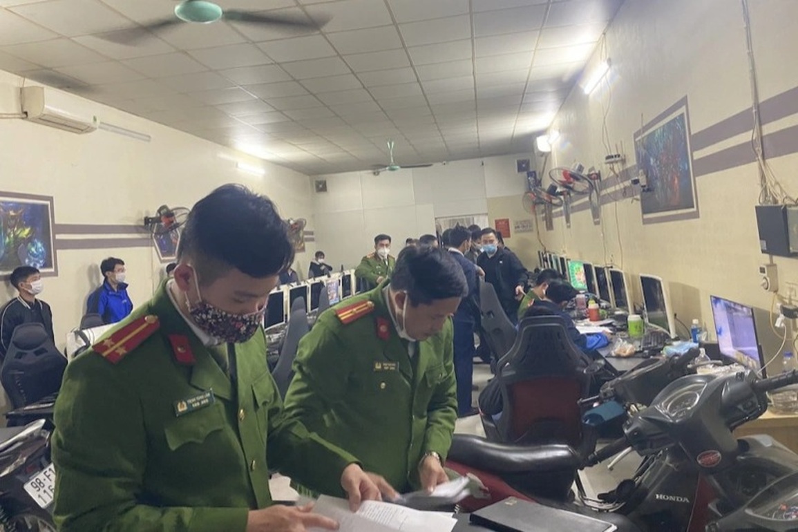 Triệt phá đường dây bán vé máy bay giả cho người Việt Nam ở nước ngoài - 1 Triệt phá đường dây bán vé máy bay giả cho người Việt Nam ở nước ngoài - 1