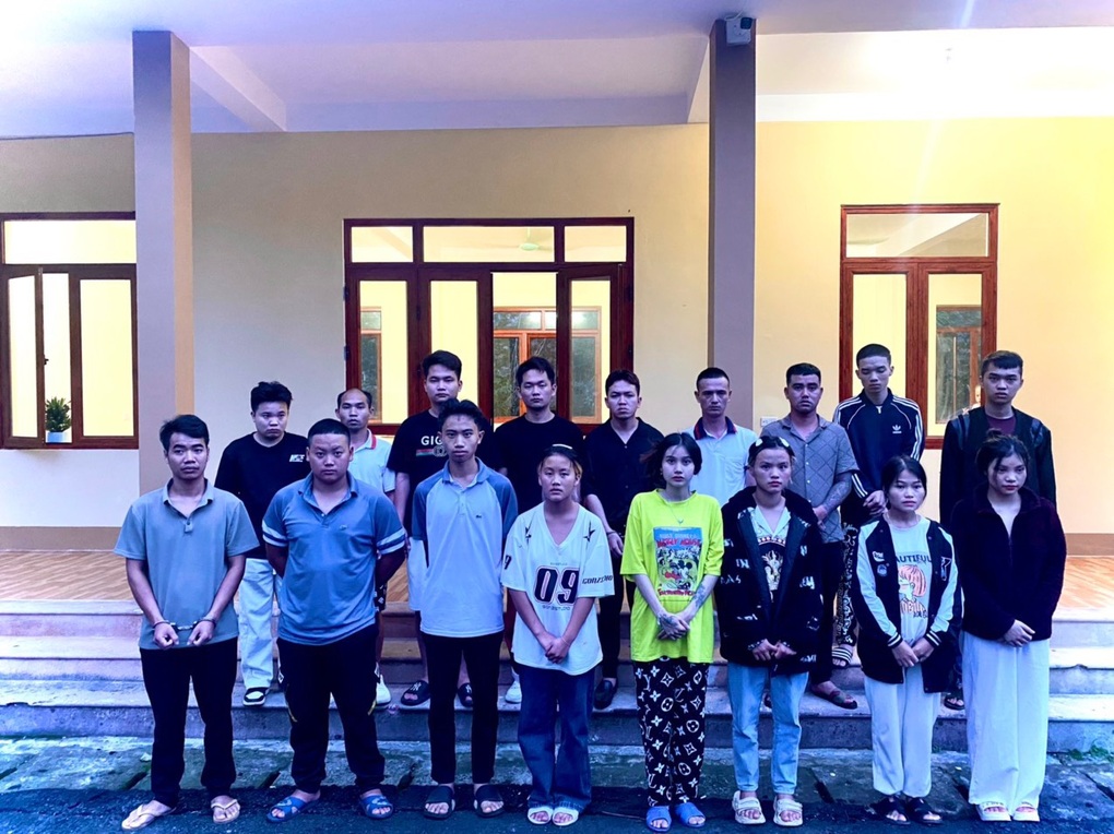 Diễn cảnh khiêu dâm, quan hệ tình dục rồi livestream trên mạng xã hội - 2 Diễn cảnh khiêu dâm, quan hệ tình dục rồi livestream trên mạng xã hội - 2