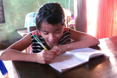 Em Lê Thị Thúy nhận được nhiều sự giúp đỡ của bạn đọc Dân trí