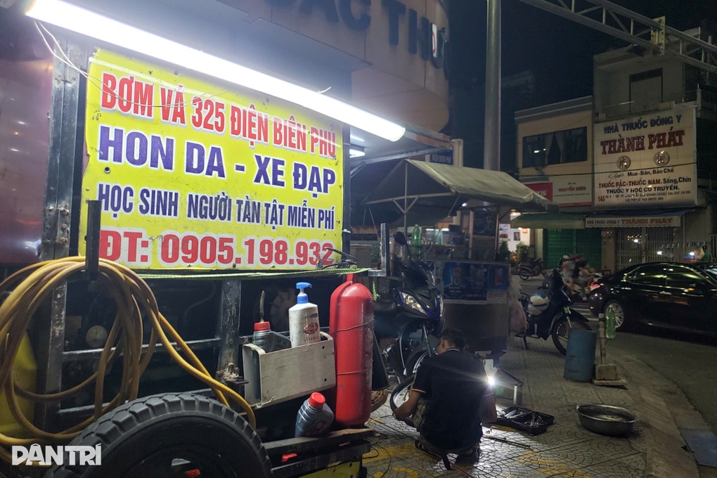 Người đàn ông gần 30 năm sửa xe miễn phí ở Đà Nẵng - 1