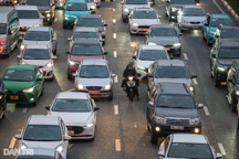 Tắc đường sau nghỉ Tết, người dân đi ô tô 7 tiếng từ Thanh Hóa về Hà Nội