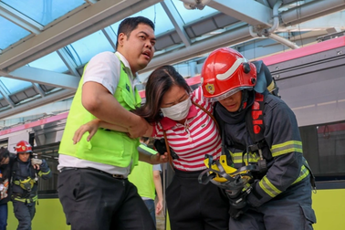 Diễn tập sự cố khẩn cấp tại metro Nhổn - ga Hà Nội