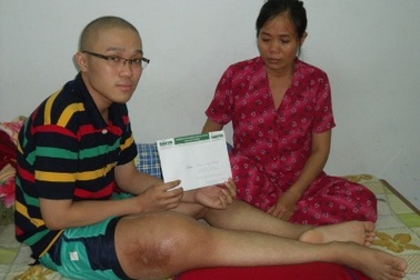 Qùa nhân ái đến với cậu sinh viên mang khối u ác tính