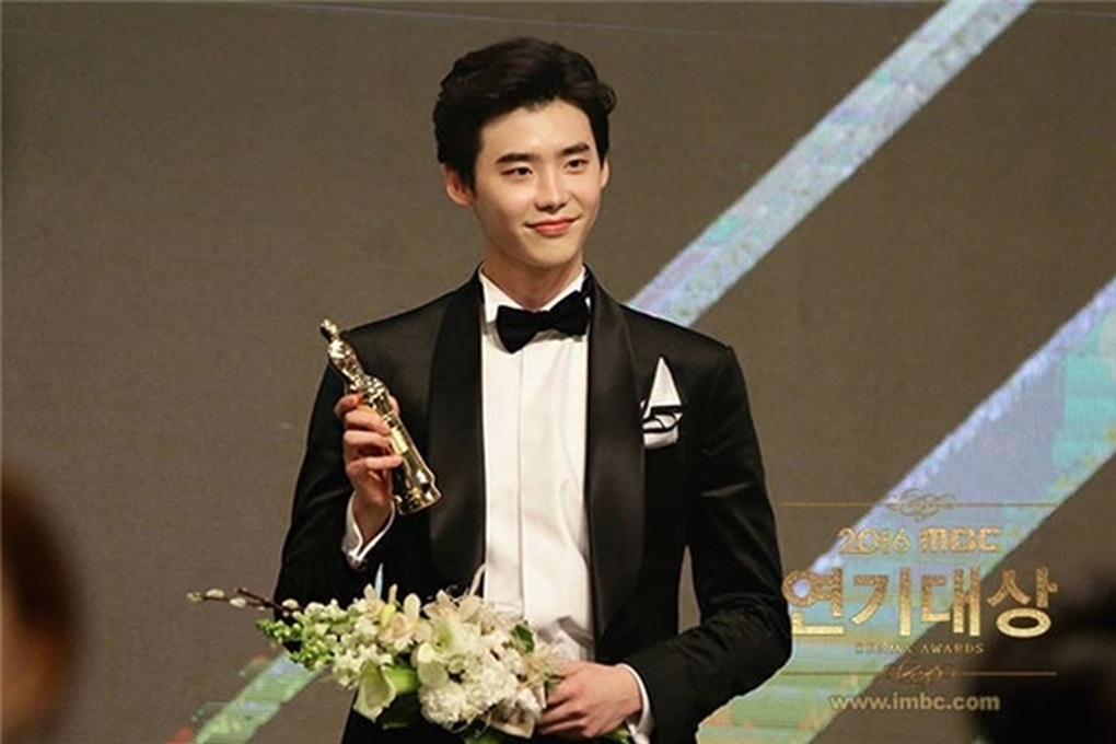 Lee Jong Suk lần đầu tiên gặp mặt người hâm mộ Việt Nam - 1 Lee Jong Suk lần đầu tiên gặp mặt người hâm mộ Việt Nam - 1