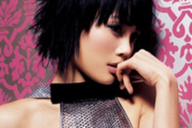 Dung Tổ Nhi “thoát” scandal ảnh “nóng”