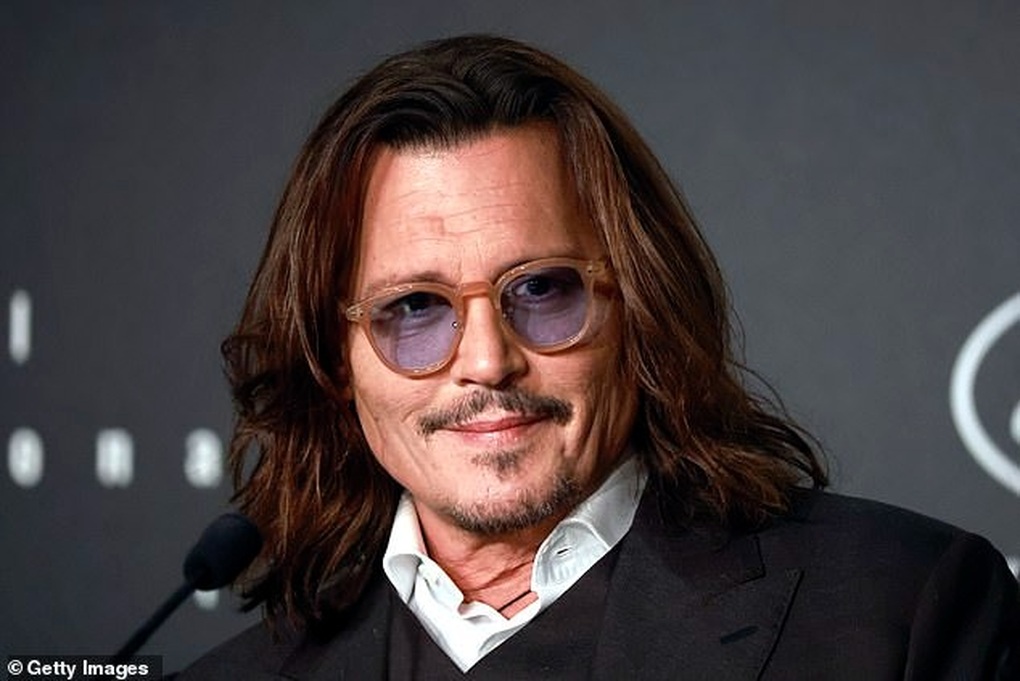 With new and old, Johnny Depp declares he doesn't even think about Hollywood - 1