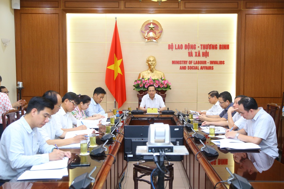 Bộ trưởng Đào Ngọc Dung: “Cần chấm dứt tình trạng bia mộ liệt sĩ vô danh” - 2 Bộ trưởng Đào Ngọc Dung: “Cần chấm dứt tình trạng bia mộ liệt sĩ vô danh” - 2