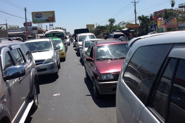 Kẹt xe nghiêm trọng trên quốc lộ 1A