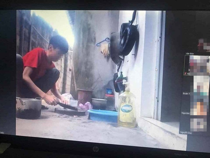 Đang học online thì mẹ bắt đi nấu cơm, sợ giáo viên không tin nên nam sinh chứng minh luôn khiến cả lớp ôm bụng cười lăn lộn - Ảnh 2.