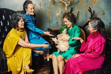 Bộ ảnh ý nghĩa về tình bạn vượt thời gian của “những cô gái trẻ với một vài nếp nhăn”