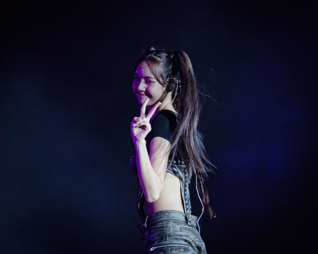 Blackpink thiêu đốt sân Mỹ Đình với loạt trang phục nóng bỏng - 5 Blackpink thiêu đốt sân Mỹ Đình với loạt trang phục nóng bỏng - 5