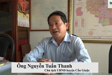 Chủ tịch huyện Cần Giuộc đồng thuận giữ lại cây cầu cho gia đình anh Thiện.