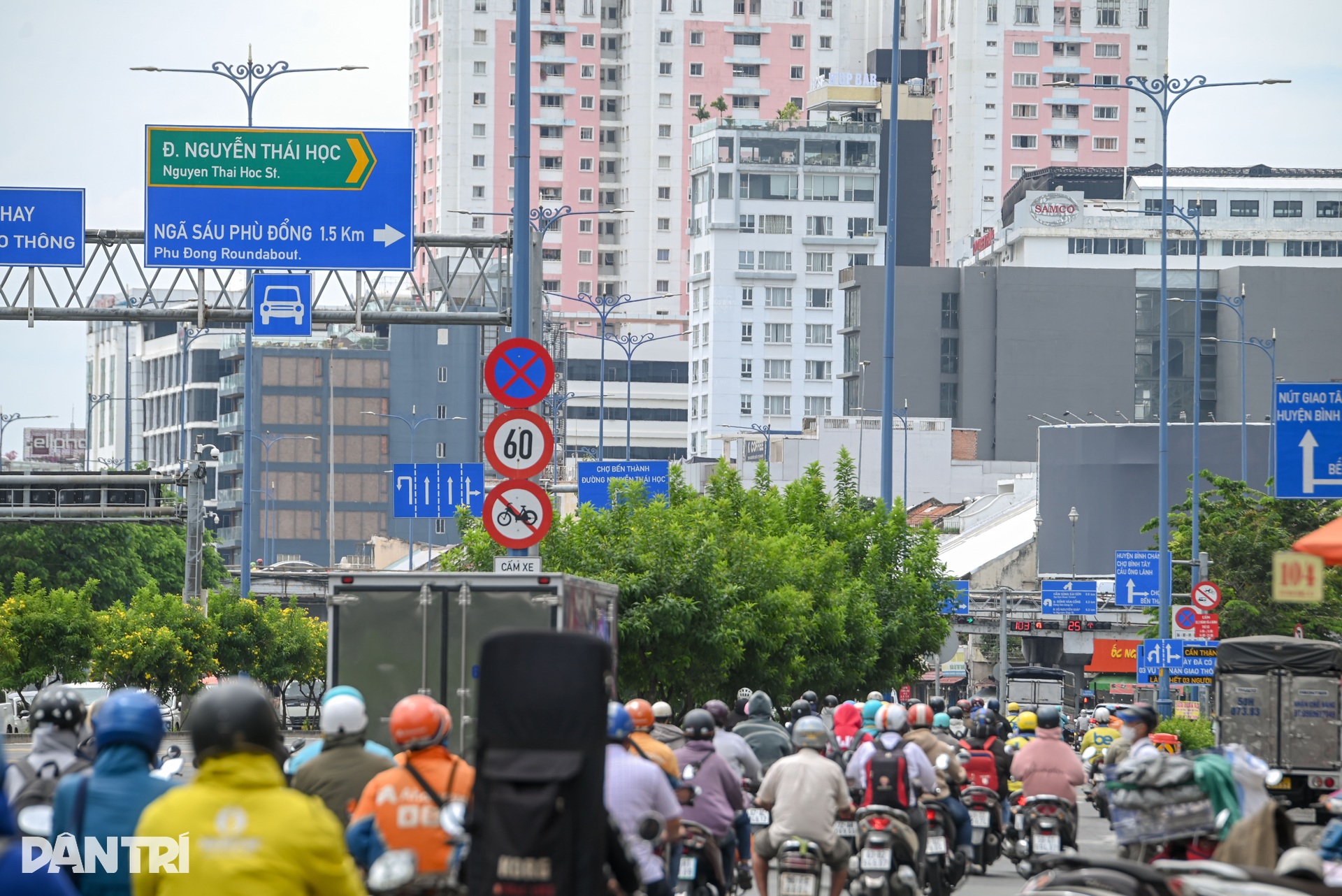 Ma trận biển báo giao thông đánh đố tài xế ở TPHCM - 12 Ma trận biển báo giao thông đánh đố tài xế ở TPHCM - 12