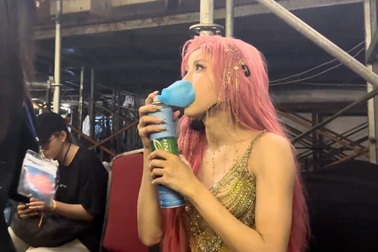 Trang Pháp kể sự cố sân khấu, phải thở oxy trong hậu trường "Chị đẹp"