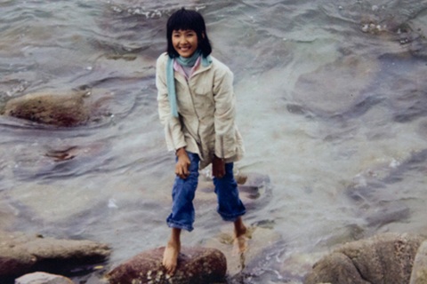 Quán quân Vietnam’s Next Top Model khoe ảnh ấu thơ