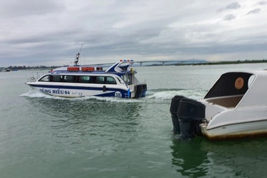 Vụ chìm ca nô ở biển Cửa Đại: 13 nạn nhân tử vong, 4 người đang mất tích