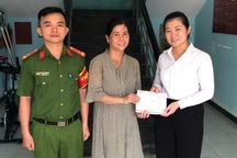 Một phụ nữ trả lại 300 triệu đồng "rơi" nhầm vào tài khoản