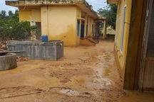 Quảng Trị: Trường ngập bùn nửa mét, học sinh chưa biết bao giờ trở lại lớp