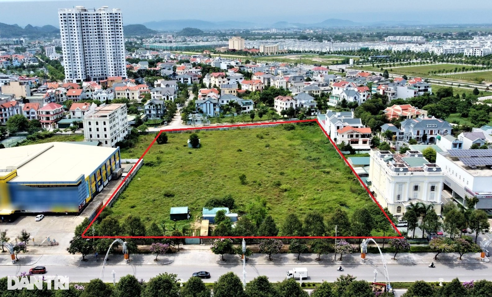 Dự án khách sạn 5 sao ở khu đất vàng sau hơn một thập kỷ vẫn bỏ hoang - 1 Dự án khách sạn 5 sao ở khu đất vàng sau hơn một thập kỷ vẫn bỏ hoang - 1