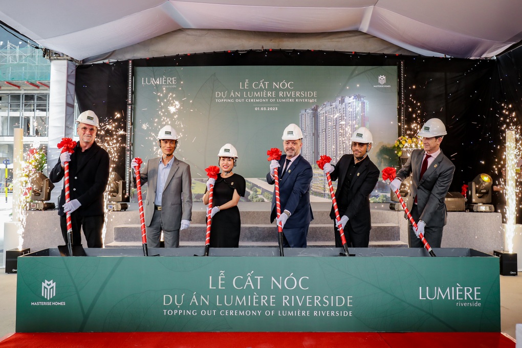 Masterise Homes cất nóc dự án LUMIÈRE Riverside - 1 Masterise Homes cất nóc dự án LUMIÈRE Riverside - 1